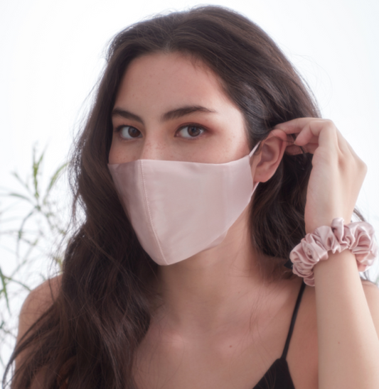 Made from 100% mulberry silk. Gentle and suitable for all skin. Keep it stylish and classy with an adjustable breathability, while protecting against viruses and germs.