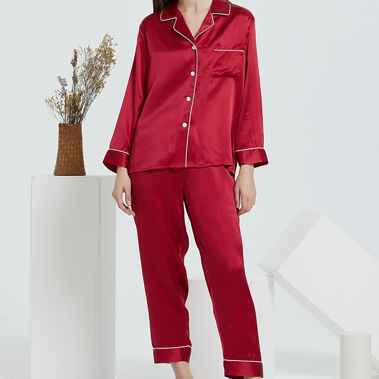 Home to the best mulberry silk products in Singapore, White Trousseau’s silk sleepwear sets are suitable for sensitive, dry, itchy skin, and will help you get some much-needed beauty sleep!