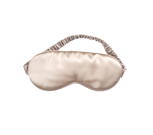 White Trousseau's 100% Mulberry Silk Eye Mask in Beige. Offering the best affordable sleep products in Singapore, our sleep eye mask helps you sleep better and faster. Recommended by dermatologists, silk helps retain moisture in your skin naturally, preventing eye wrinkles. It is silky soft and cooling on the skin, perfect for sleeping! 