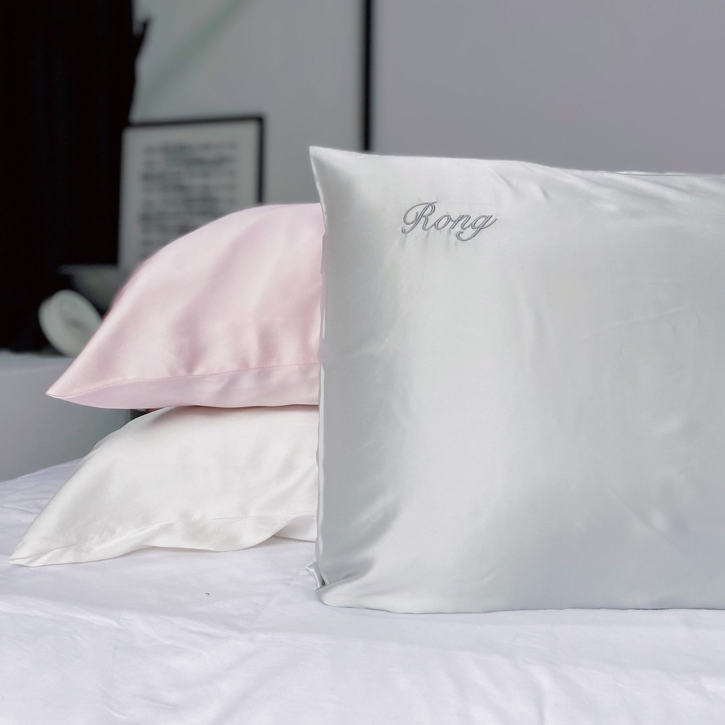 White Trousseau's 22 Momme Mulberry Silk Pillowcase with name in embroidery. Perfect for gifts for anniversaries, birthdays and weddings, opt for our embroidery services for a personalised touch. 