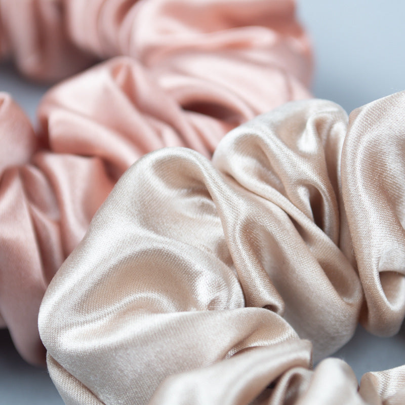 Our silk scrunchies are made of 6A grade, 100% 22 momme mulberry silk that protects your hair. Gentle and smooth, they are especially ideal for dry, damaged, and weak hair to reduce hair loss and breakage.