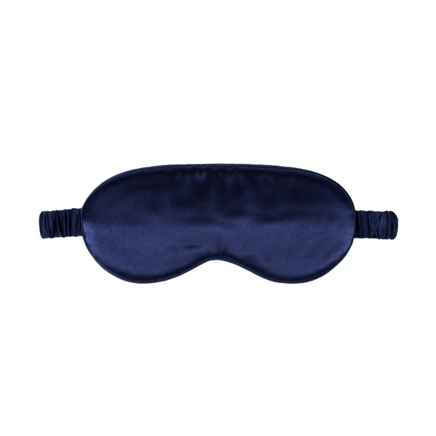 White Trousseau's 100% Mulberry Silk Eye Mask in Black. Offering the best affordable sleep products in Singapore, our sleep eye mask helps you sleep better and faster. Recommended by dermatologists, silk helps retain moisture in your skin naturally, preventing eye wrinkles. It is silky soft and cooling on the skin, perfect for sleeping!