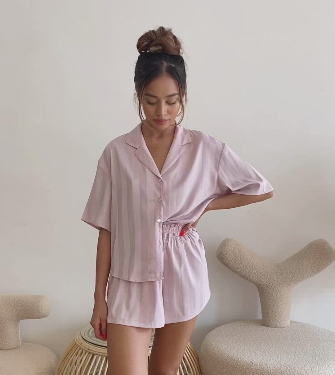 Sadie Pyjamas Short Set in Lilac Video. Front View and Back View Details. Made from 100% soft and smooth viscose silk. Shop a pair of this silk pyjama short set only at White Trousseau Singapore.