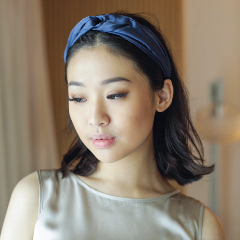 Sweet Gift Choice: Exquisite 100% Mulberry Silk Mask headband for yourself and wear them as you like, or share it with your girlfriend, sister, mother, etc. As a perfect gift for birthday, anniversary, Valentine's Day, Mother's Day, Christmas, New Year, Thanksgiving Day, etc. The best Mulberry silk headband in Singapore.