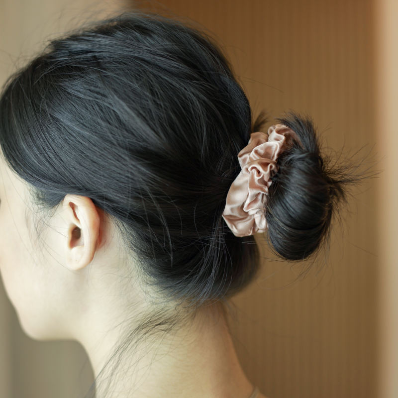 A hair scrunchie designed to avoid hair creases, hair tangles. Reduce frizzy hair and hair breakages.